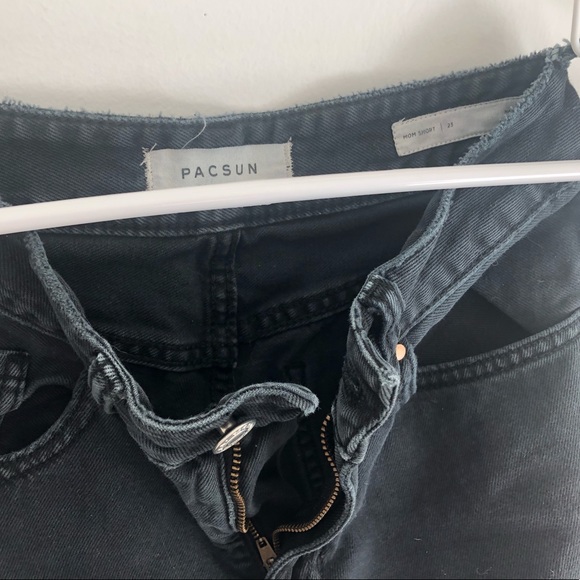 Mom Shorts Black Denim - Picture 2 of 3